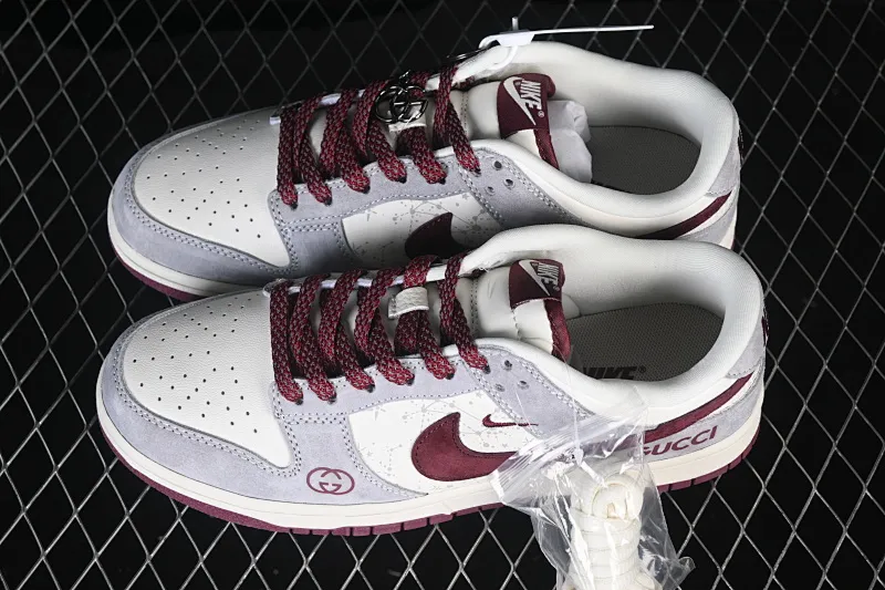 All categories Nk SB Dunk Series Nk SB Dunk Low High-end customized low-top sneakers Nike SB Dunk Low Gucci co-branded gray and white with burgundy high-end customized low-top casual sneakers DN3168-012